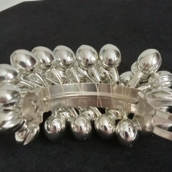 New Rave Silver Toned Shiny Plastic Beaded Cluster Hair Clip Accessory GUC - Picture 6 of 7